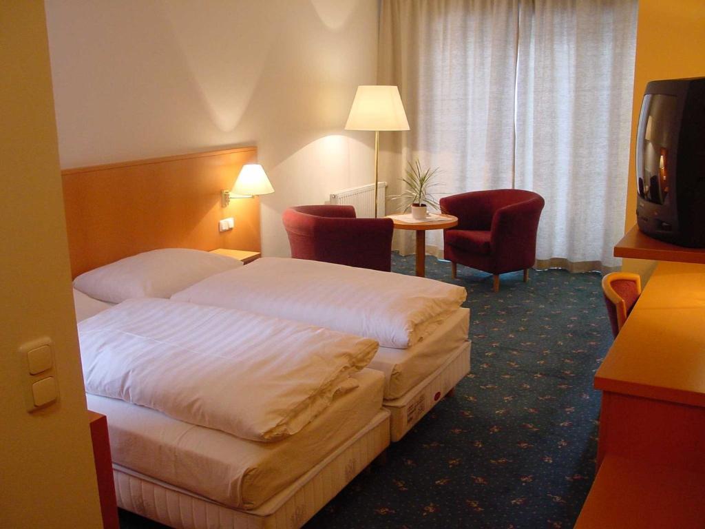 Hotel Wirt Im Feld Steyr Room photo